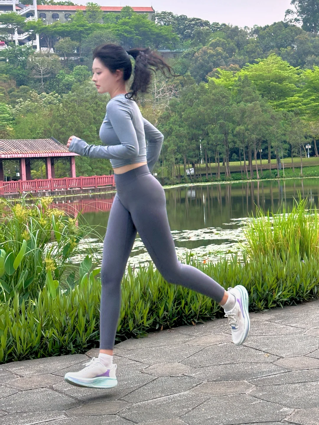 姐妹们！今早又偷偷溜去晨练啦～