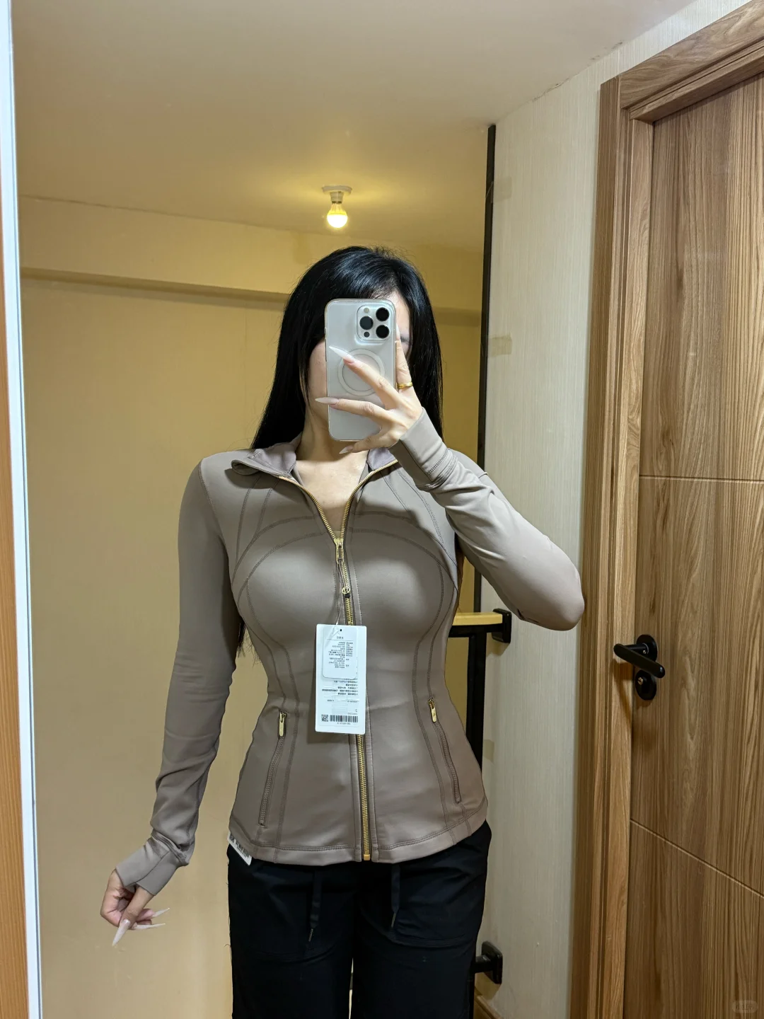 今晚和crush一起健身要穿哪个颜色呀 好纠结