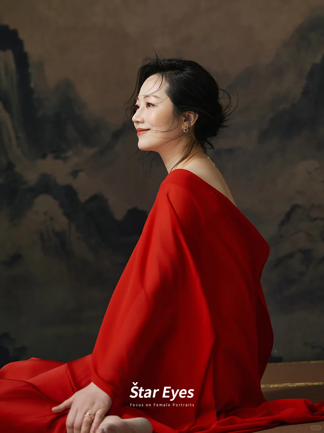 好沉醉这一抹高级的东方红 | 中式肖像