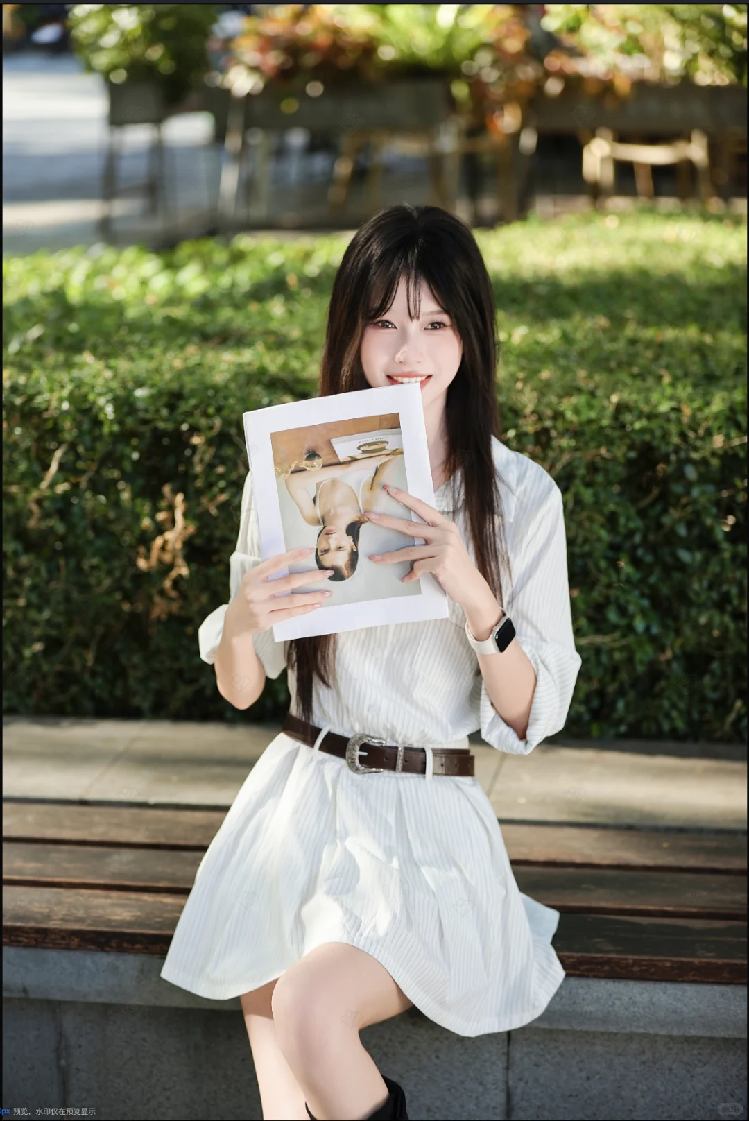 阳光正好，白色T恤与美少女的活力日常