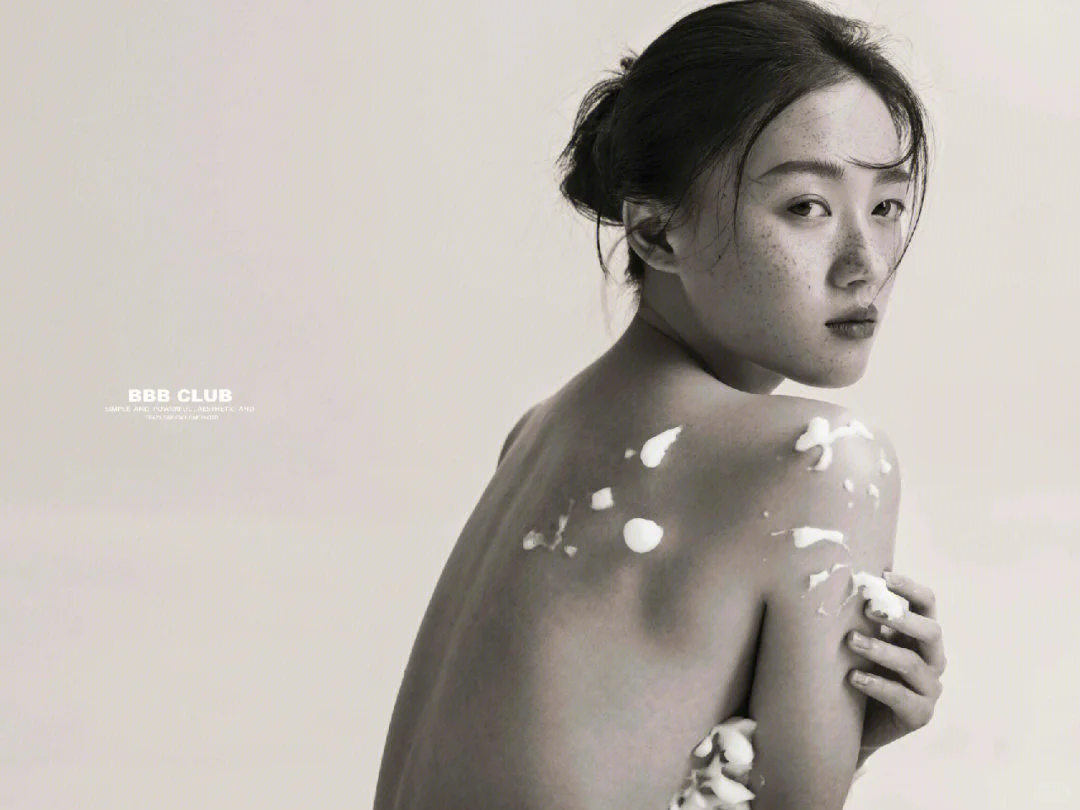 纯欲系天花板，一眼沦陷的少女轻私房写真❤️