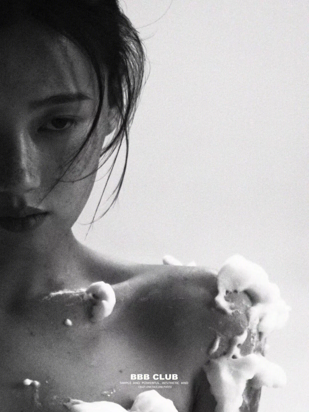 纯欲系天花板，一眼沦陷的少女轻私房写真❤️