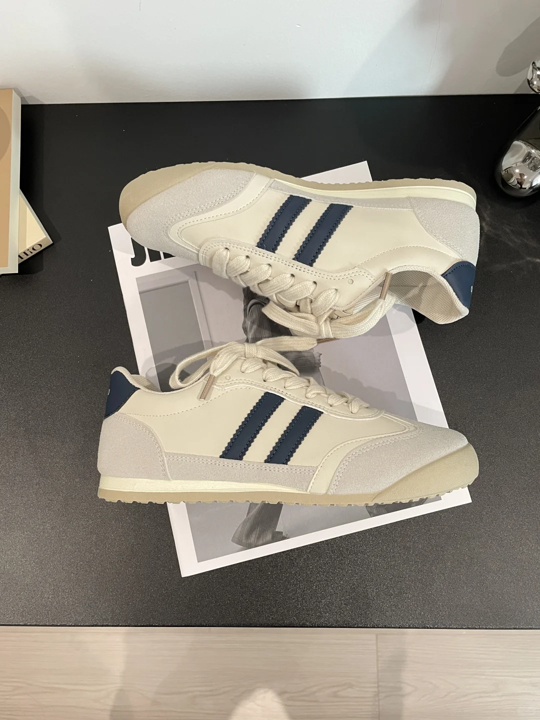 几十块买的！没踩坑之软乎乎的平底德训鞋！