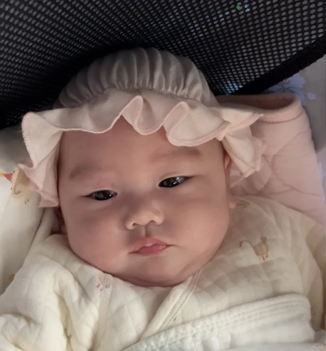 沉迷于自己的美貌无法自拔