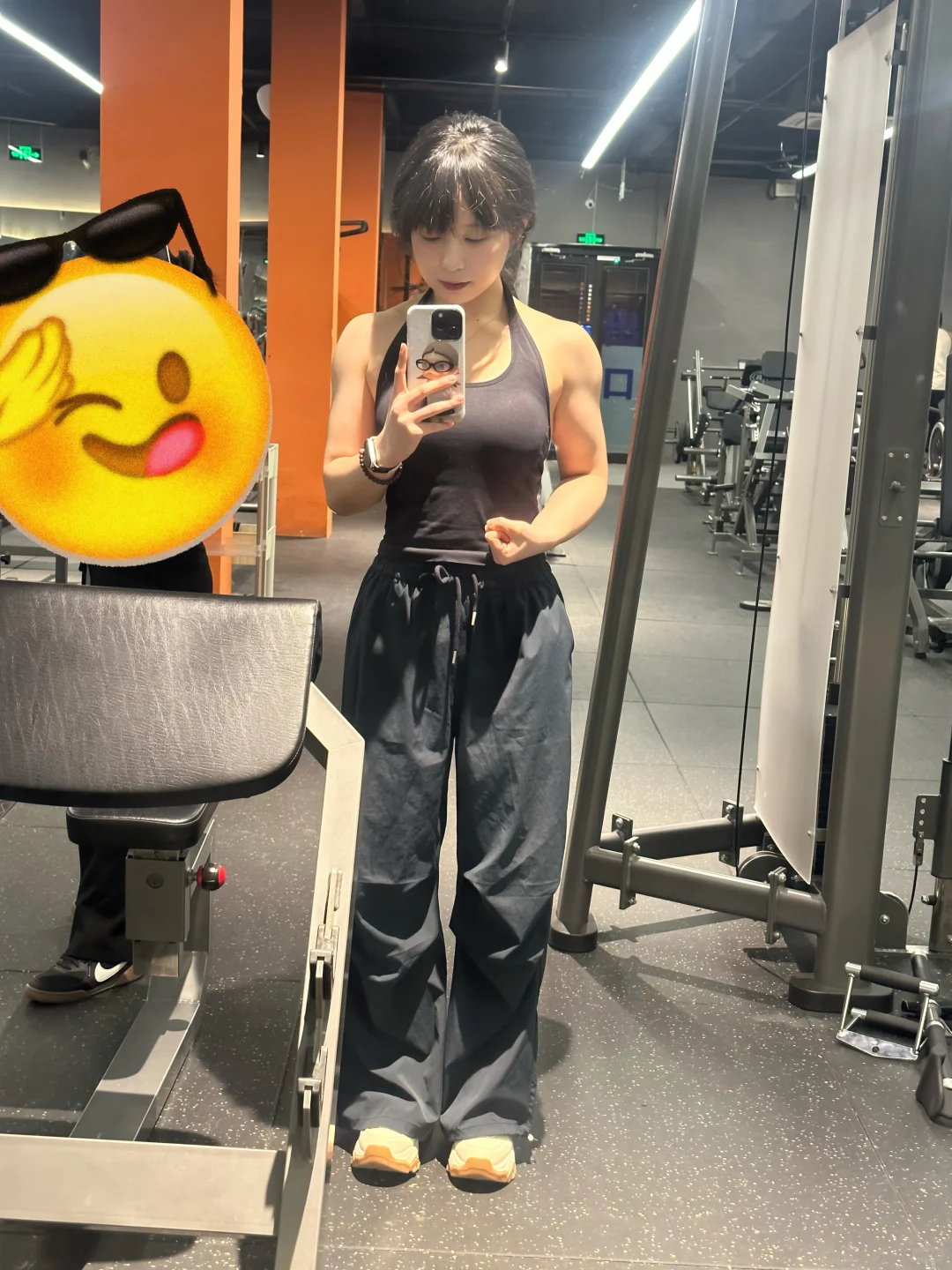 早说你喜欢肌肉女我就不装了