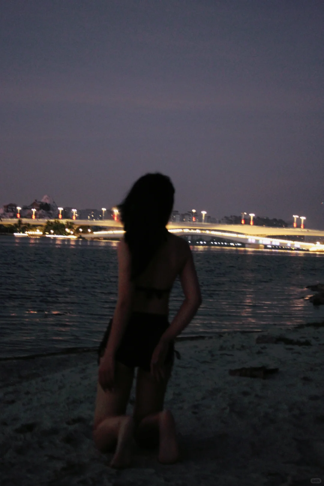 请问在海边拍比基尼👙喜欢相机还是手机拍