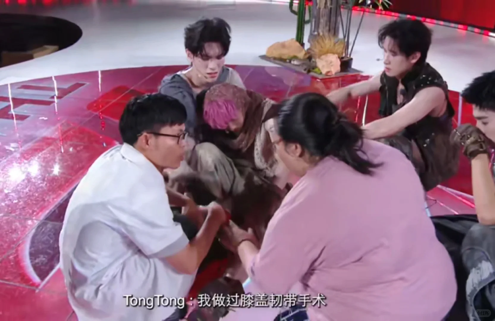 泰国选手跳完后直接被救护车拉走了