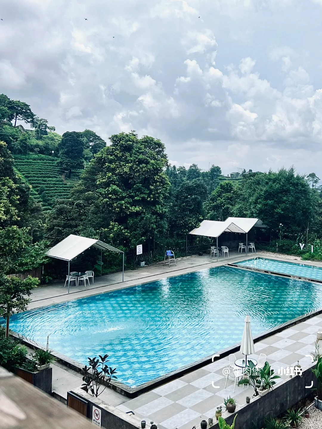 和男友住进山里泡私汤，连住3晚不想退房…