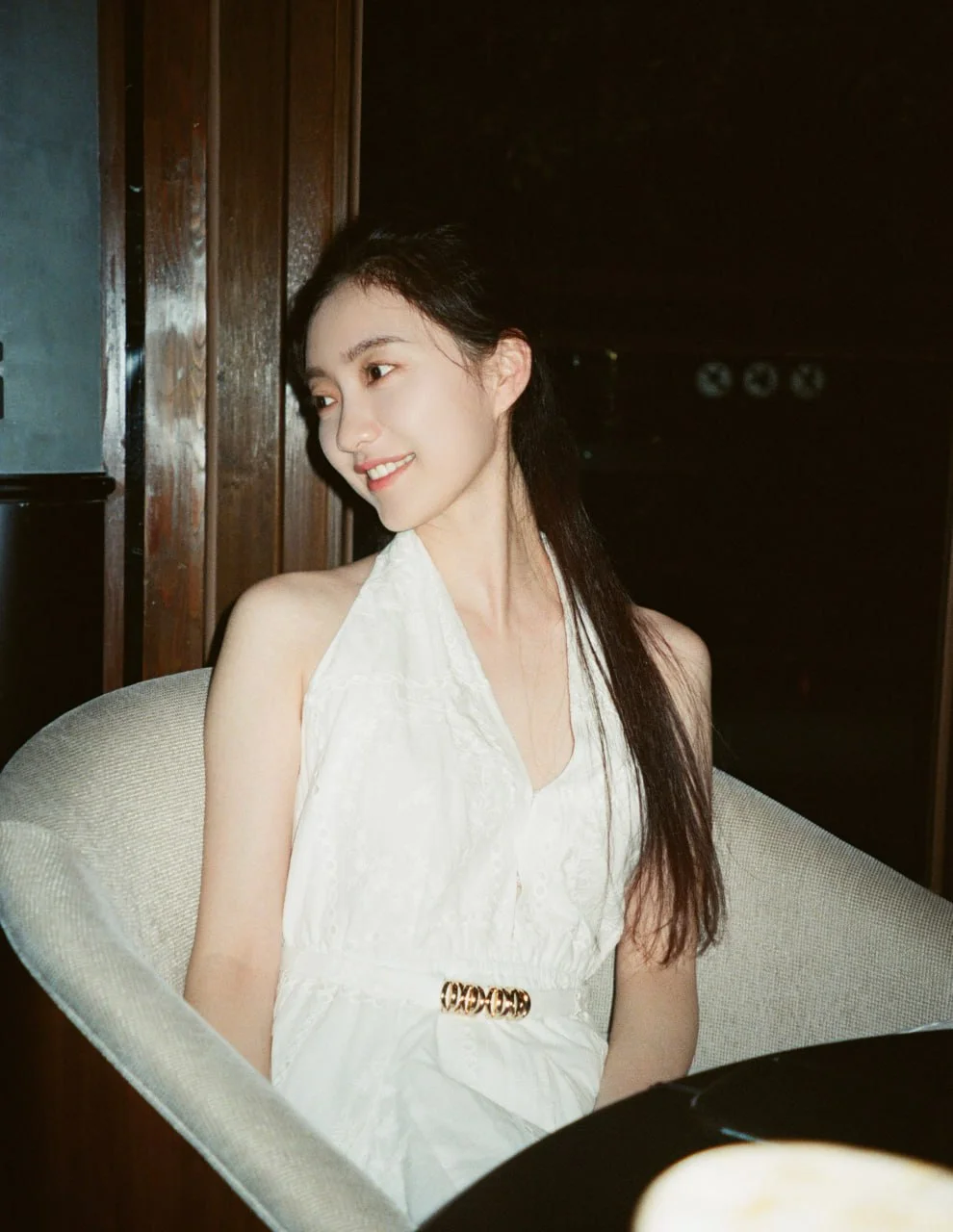 谁能想到 “电影感写真” 是 AI 生成的？