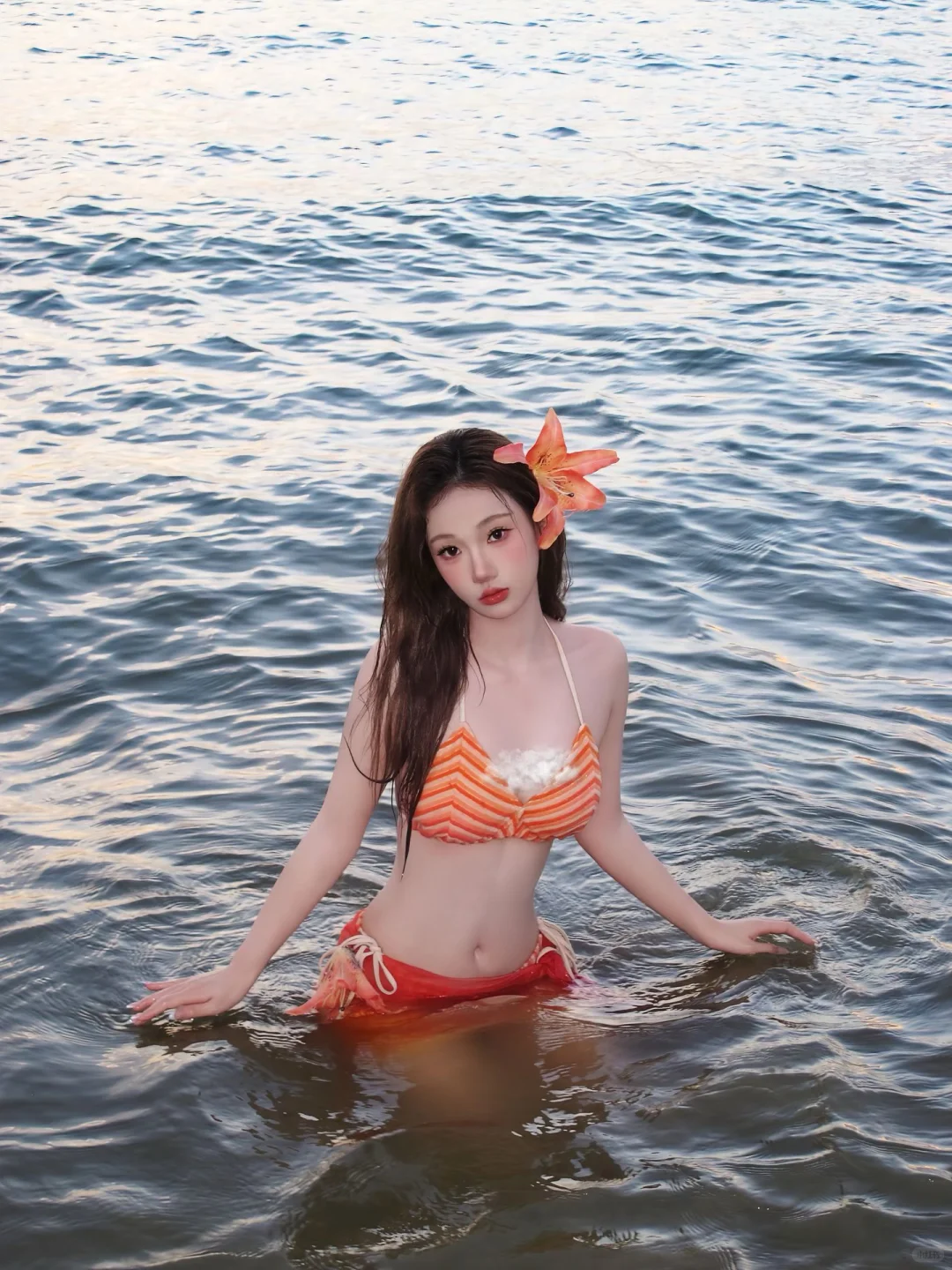 海边的浪漫，是橘子泳衣和日落🌅