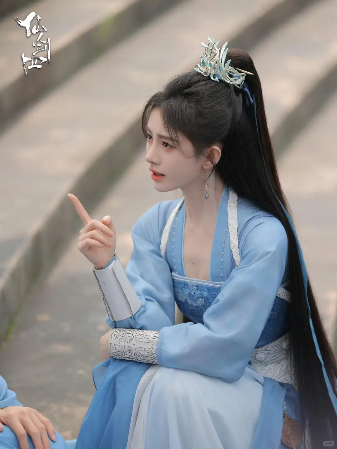 我觉得他是一个很有正义感的女孩子。