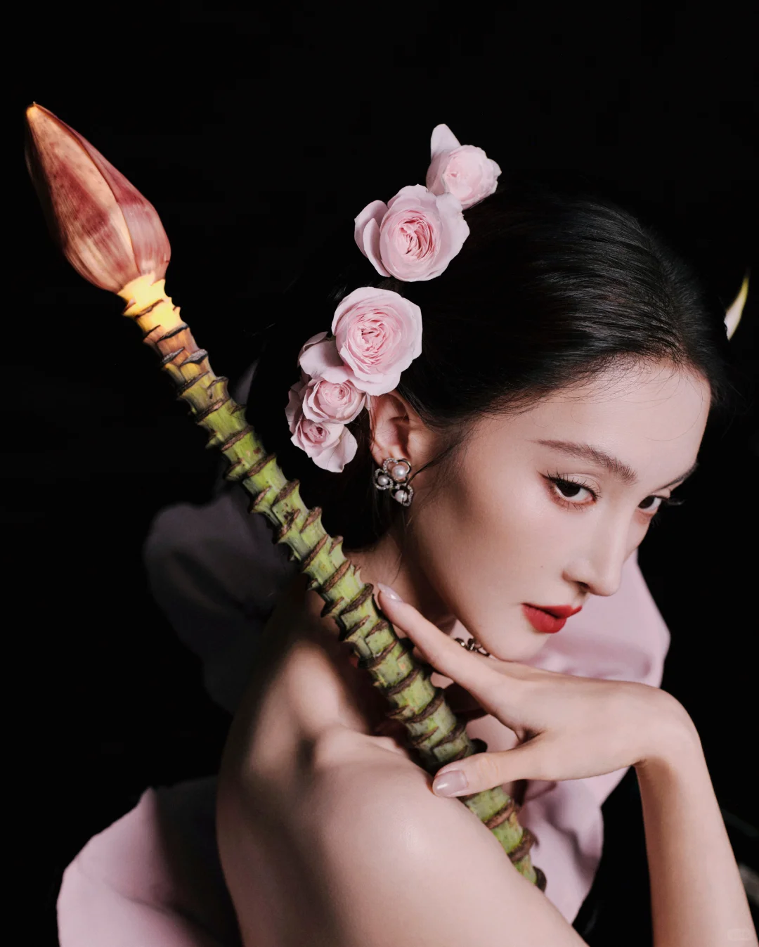 金晨，性感开叉长裙，大长腿