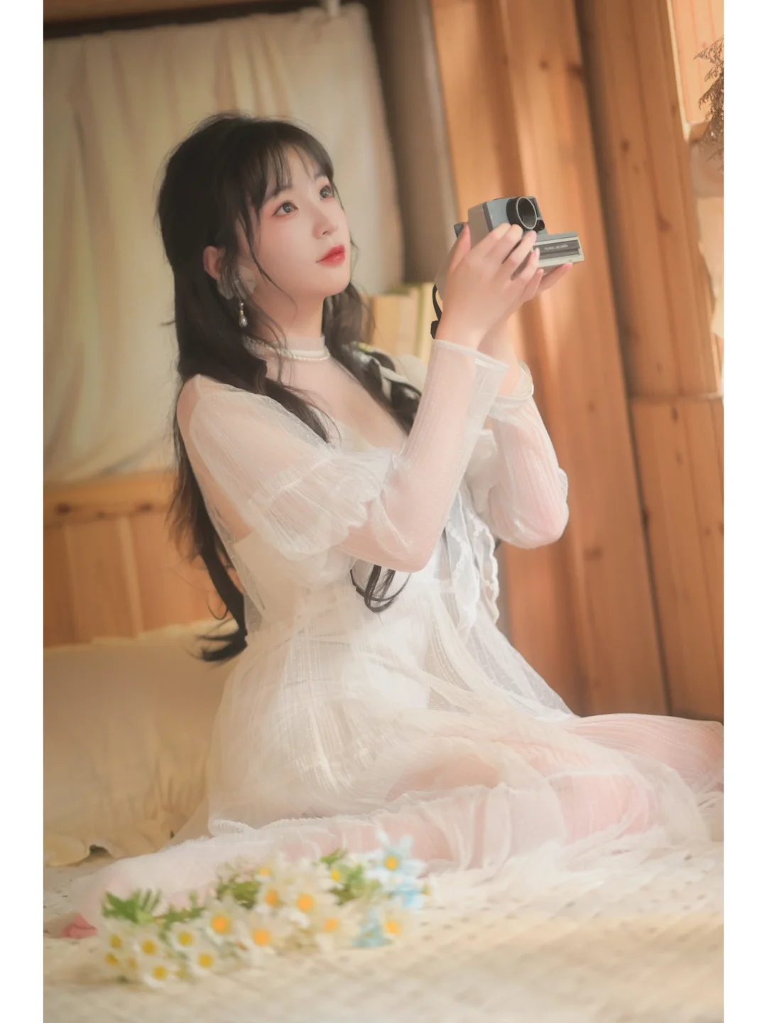 夏日的风吹进房里，悄悄看你在做什~