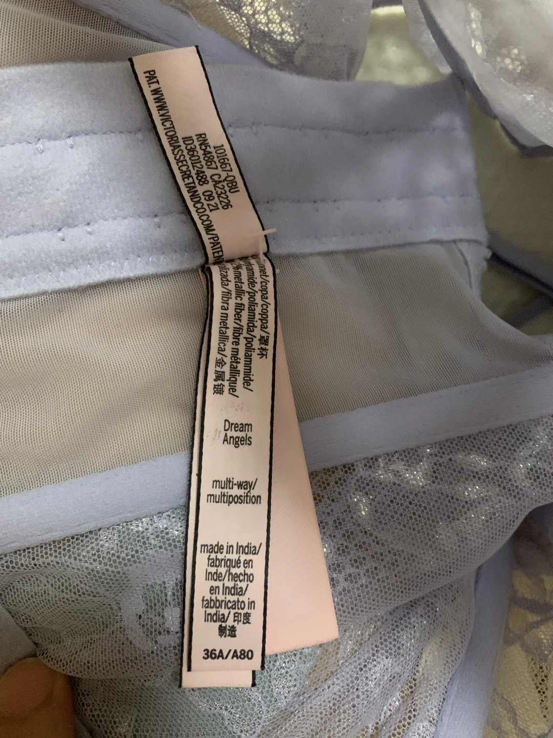 出维多利亚的秘密胸衣