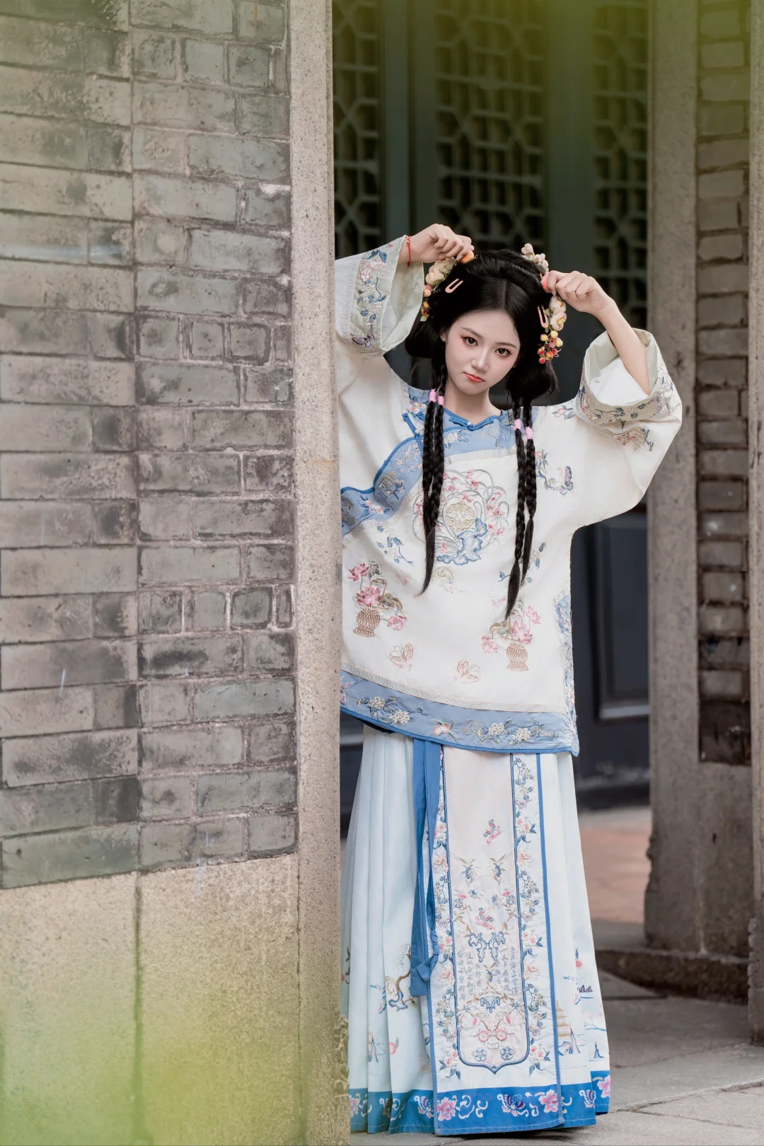 可爱型清汉女拍照姿势