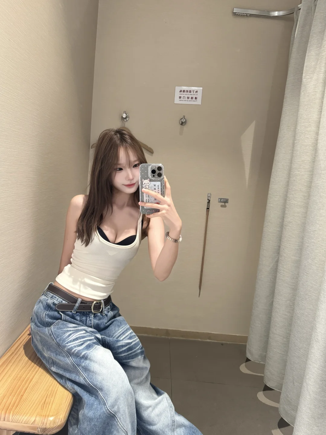 想把这件内衣和背心锁在身上