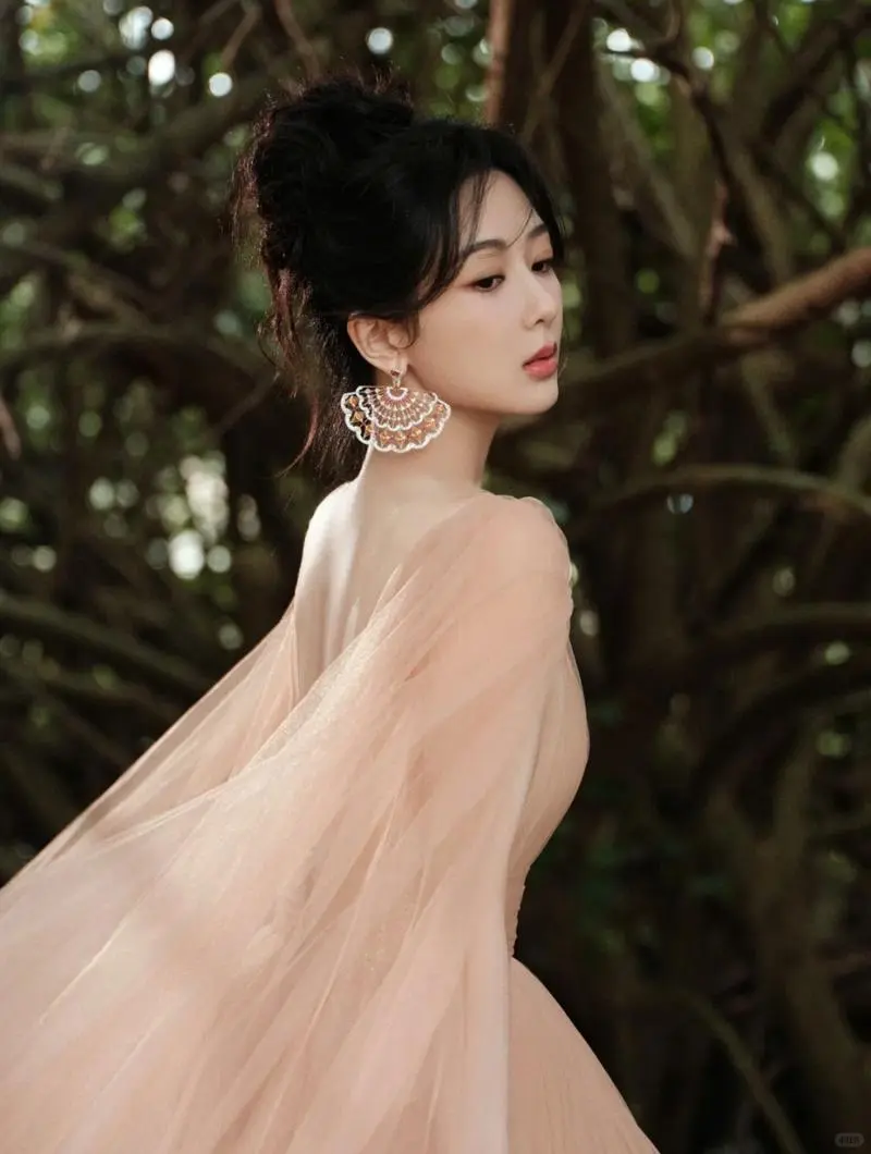 温婉佳人魅力四射