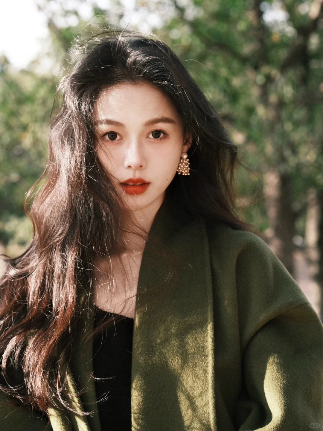 她是冬日里最浓郁的一抹绿