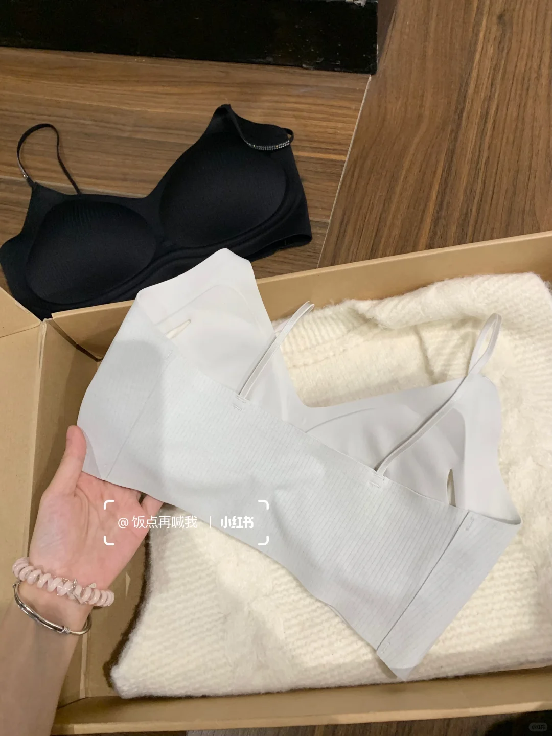 圆圆胸在这啦！露肩还带闪钻呢