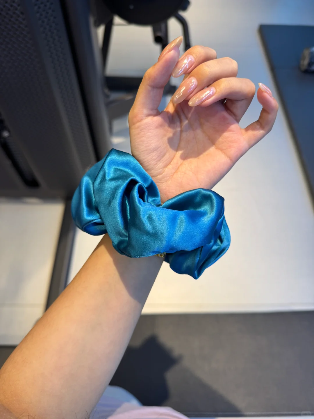 建议健身女人手一个真丝发圈！