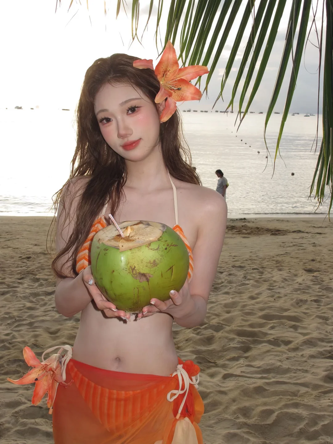 海边的浪漫，是橘子泳衣和日落🌅