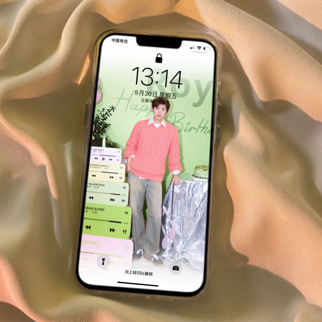 爱死这个笑容了😍太可爱啦！