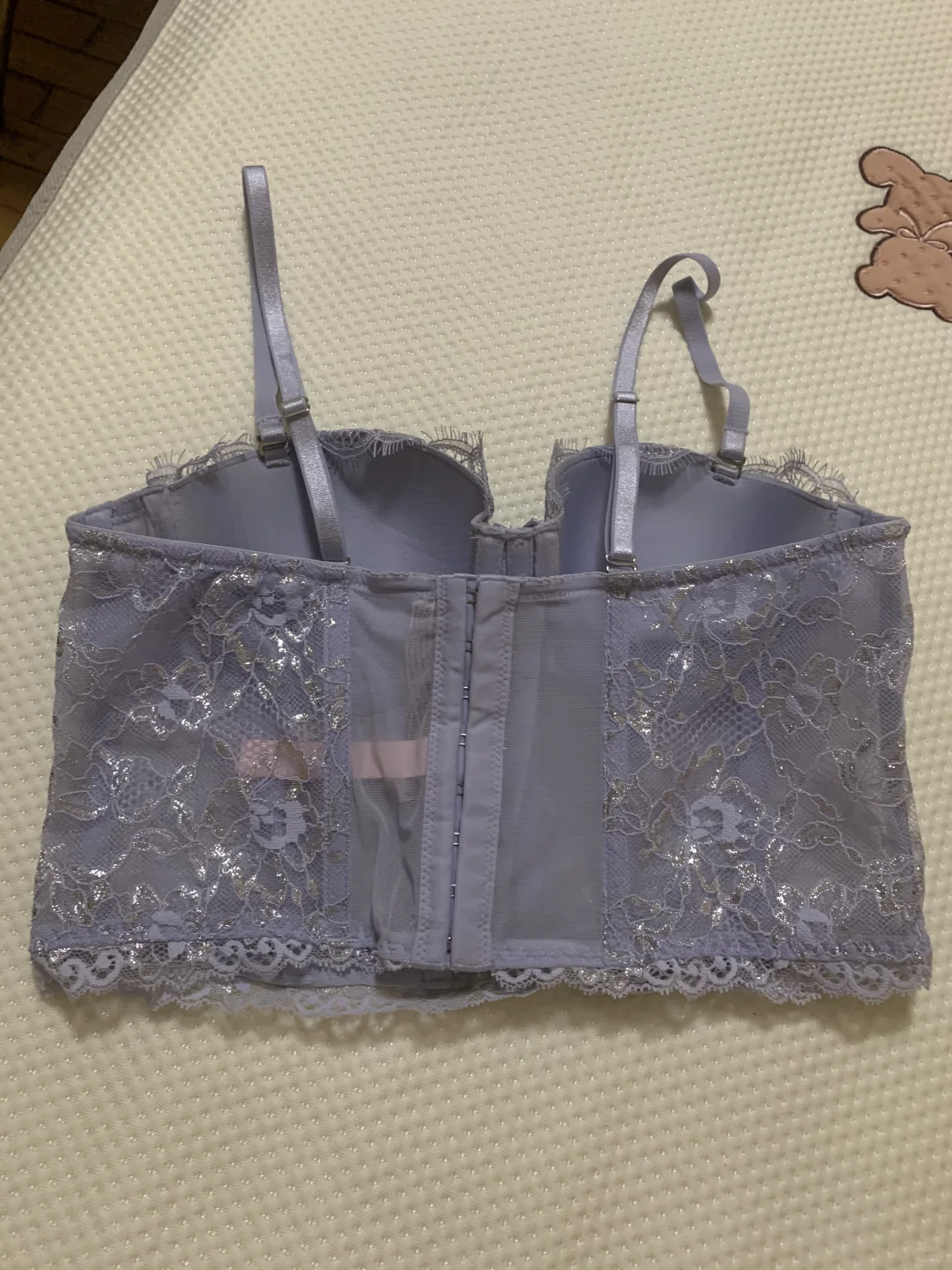 出维多利亚的秘密胸衣