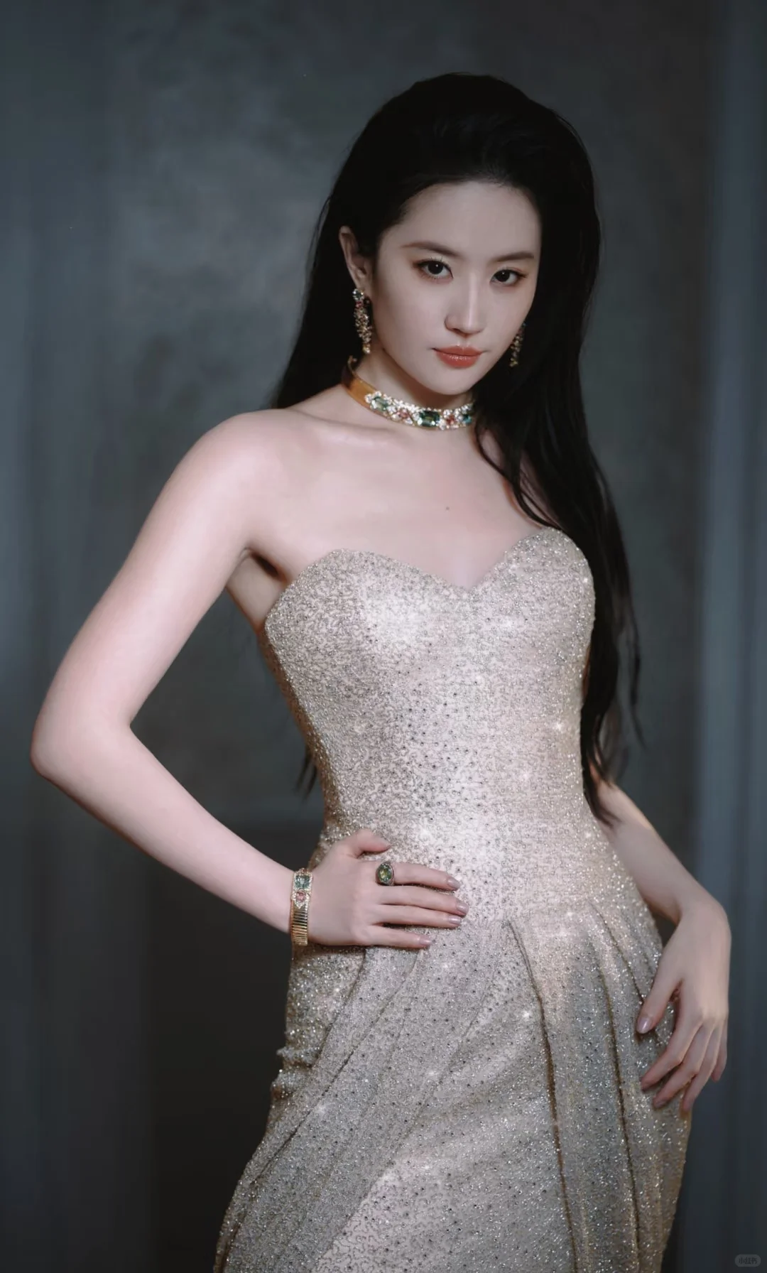 怎么会有这么美的女孩！😭😭😭