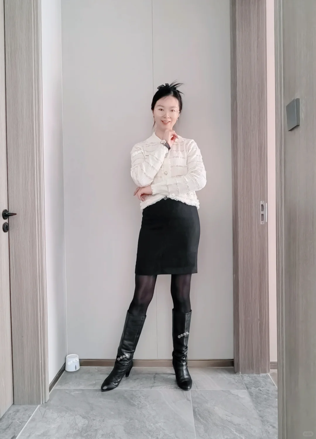 奶白毛衣➕包臀裙+长靴｜秋冬氛围感拿捏