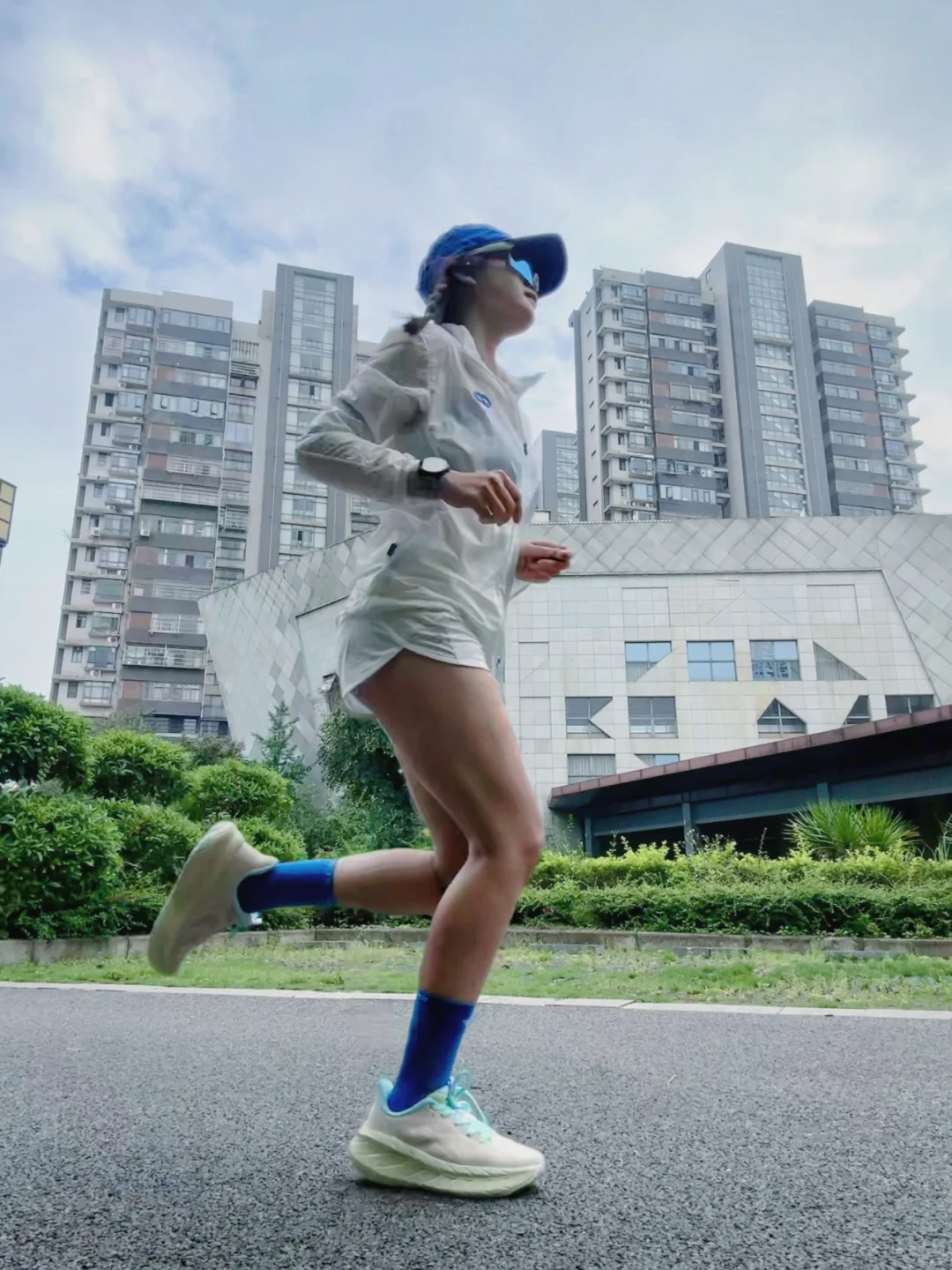 起个大早！穿上这双轻松跑个8公里