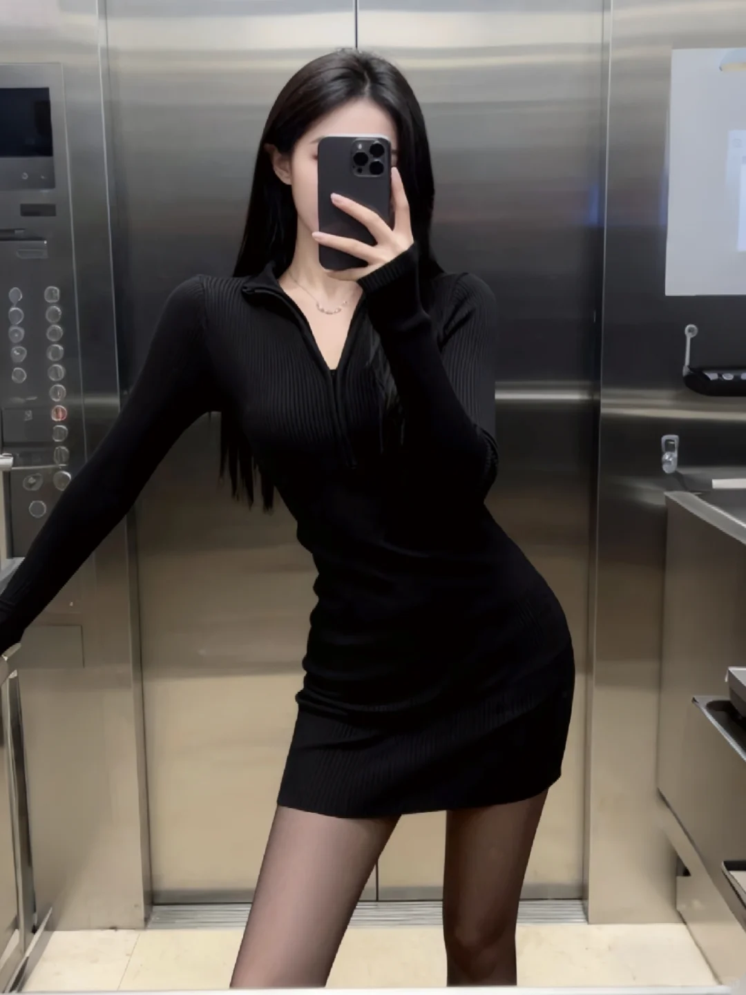 Vocal 这小黑裙谁穿谁身材辣！