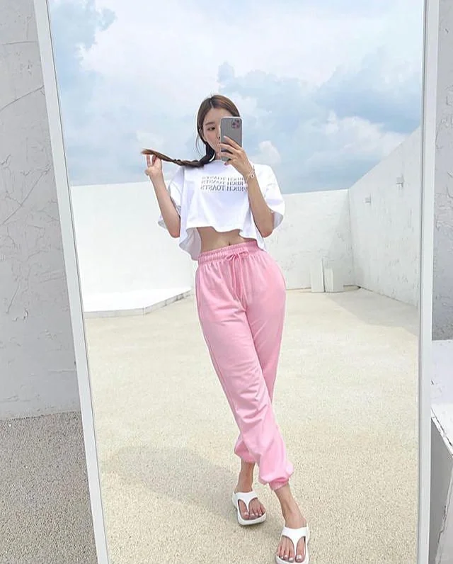 [ins美女]五官精致的大长腿美女模特写真