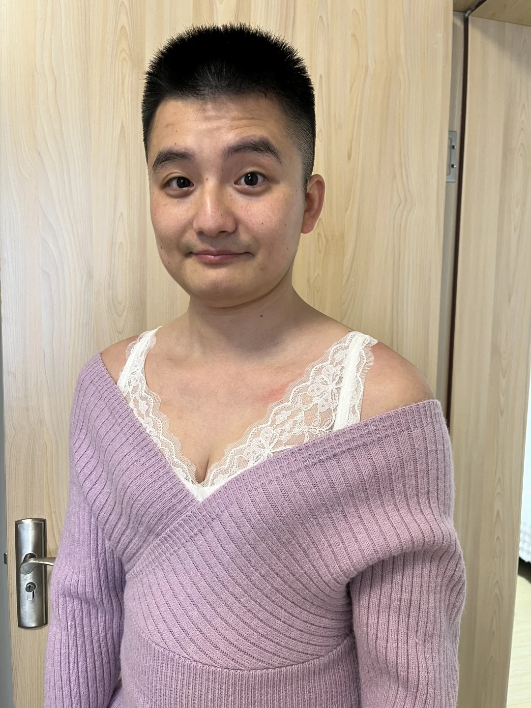 他非要感受蕾丝都能有沟的快乐😅