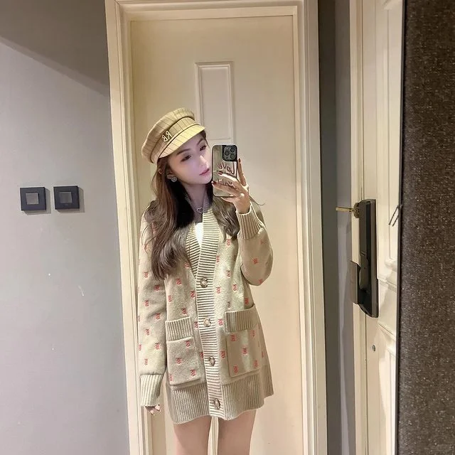 ins美女:五官精致的大长腿美女写真6