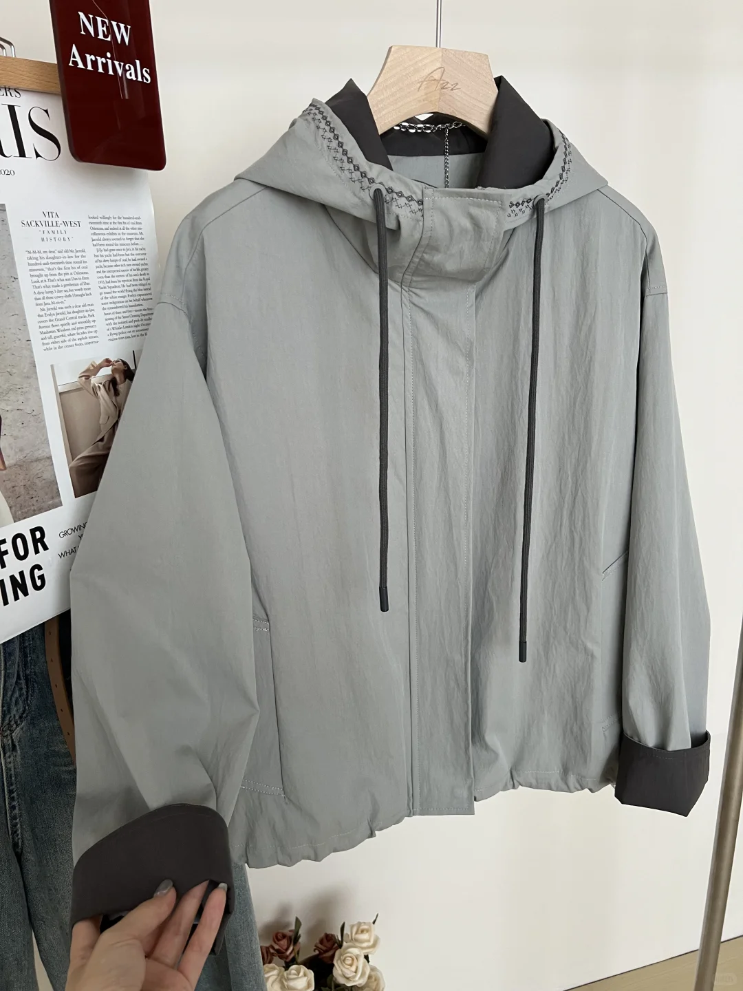 高级感通勤外套 别致雾蓝配色连帽风衣