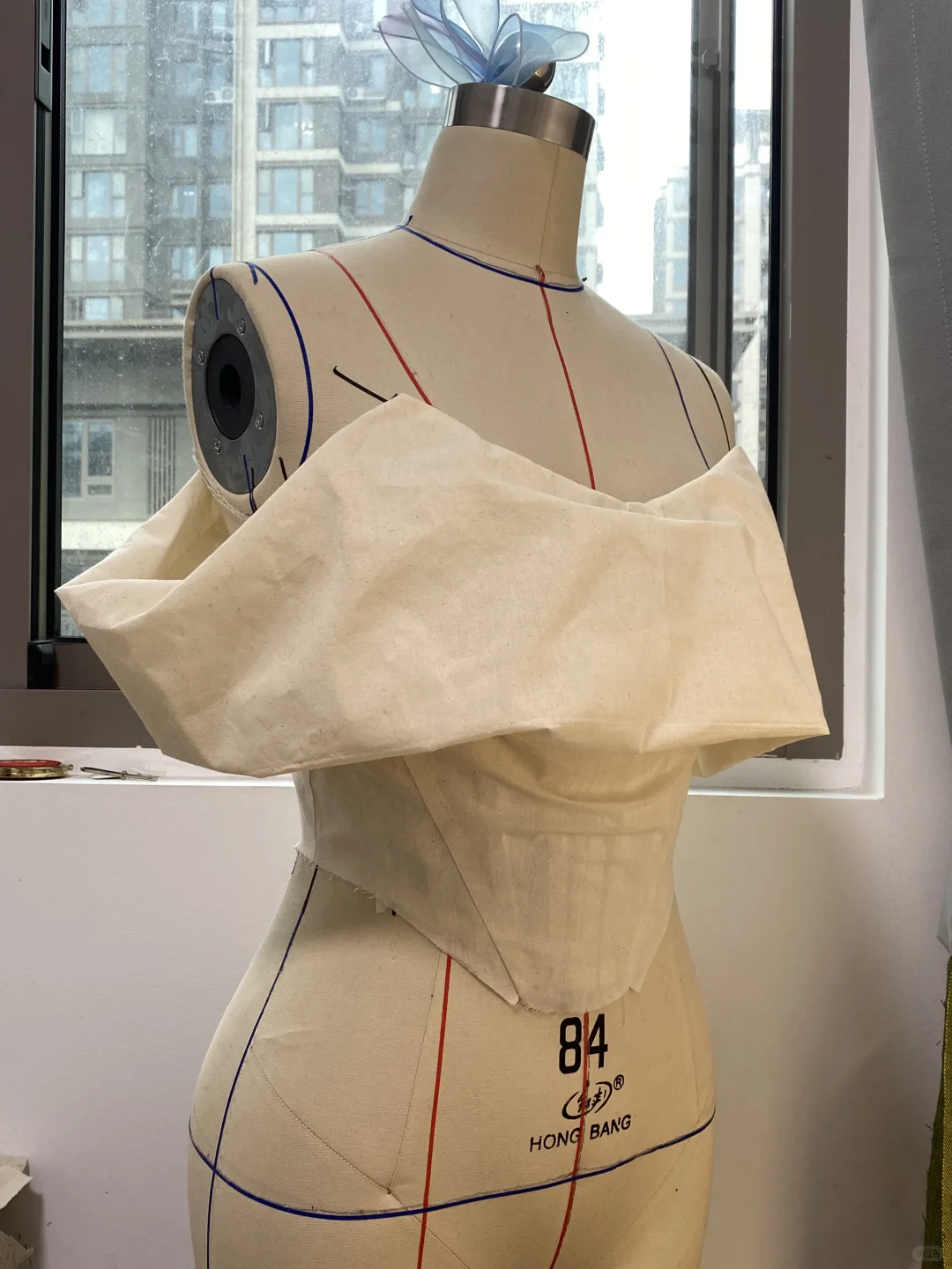 一些胸衣的制作过程与细节