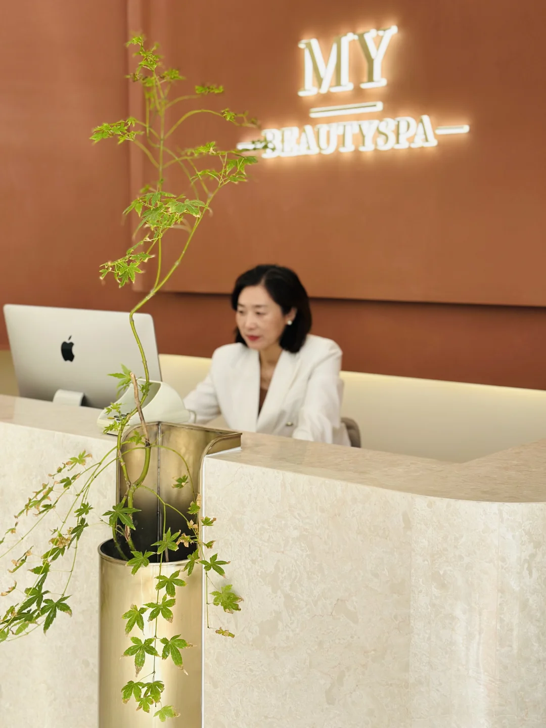 素颜出门探店 做完换了一张脸