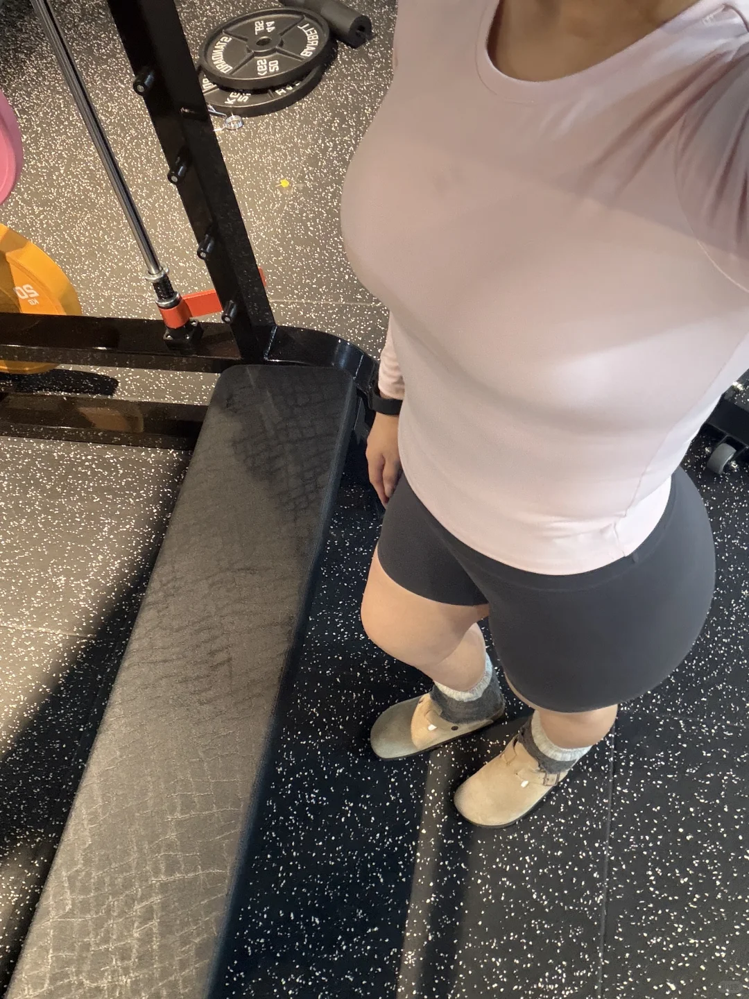 凌晨一点的健身房