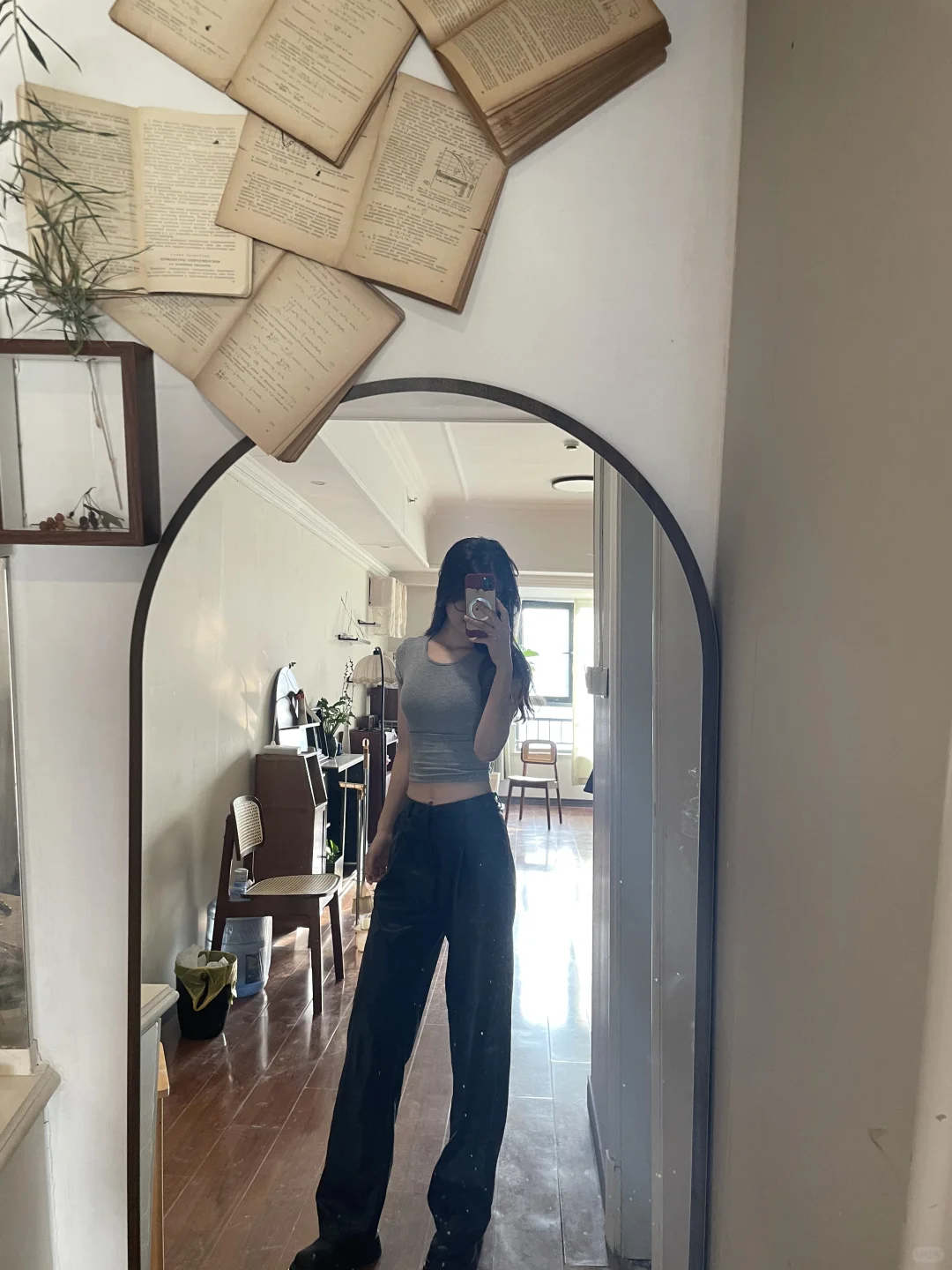 谁说薄肌女穿上衣服就看不出训练痕迹