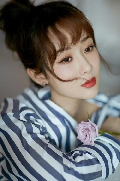 温婉佳人魅力四射