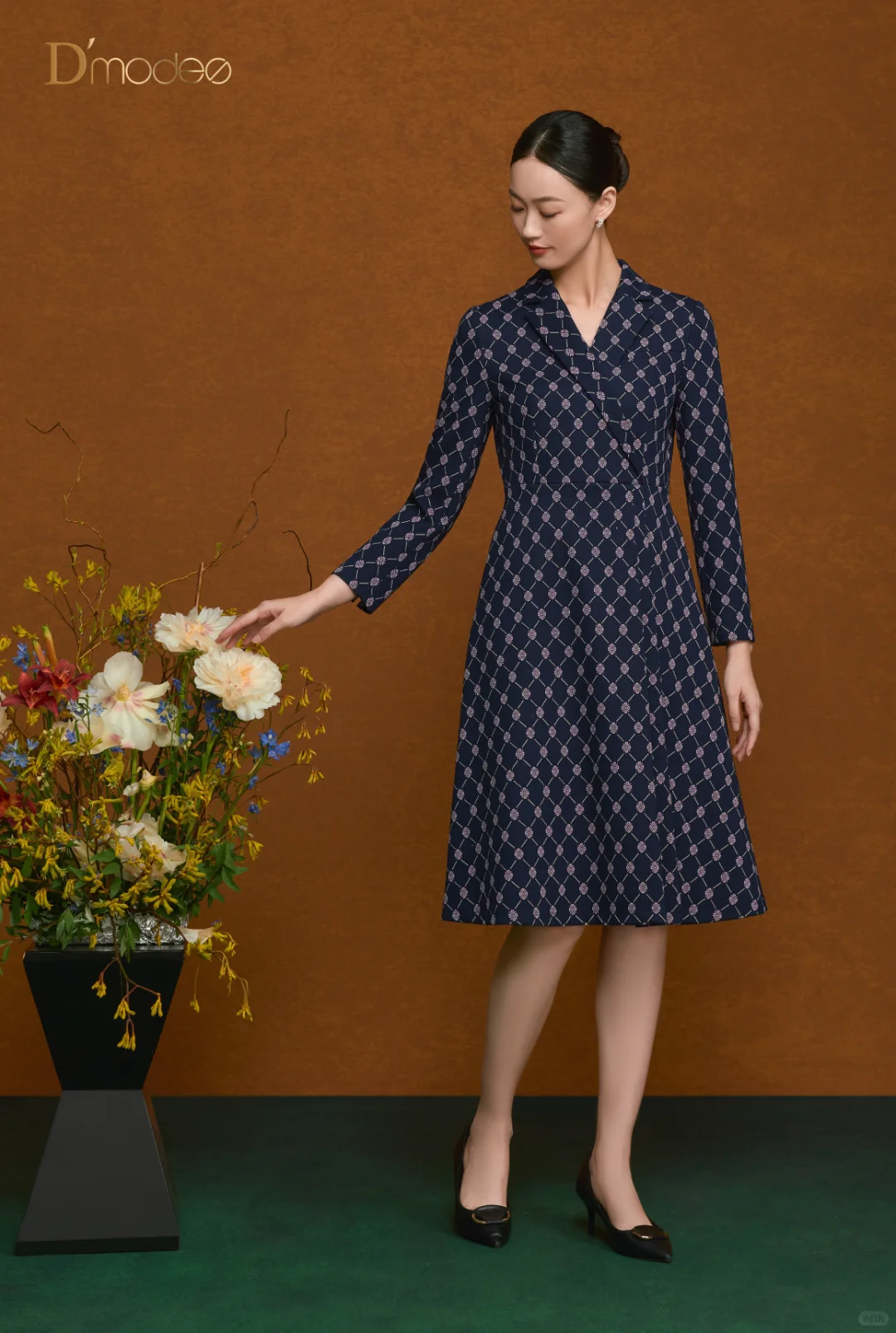 Dmodes黛玛诗·蓝幕格序