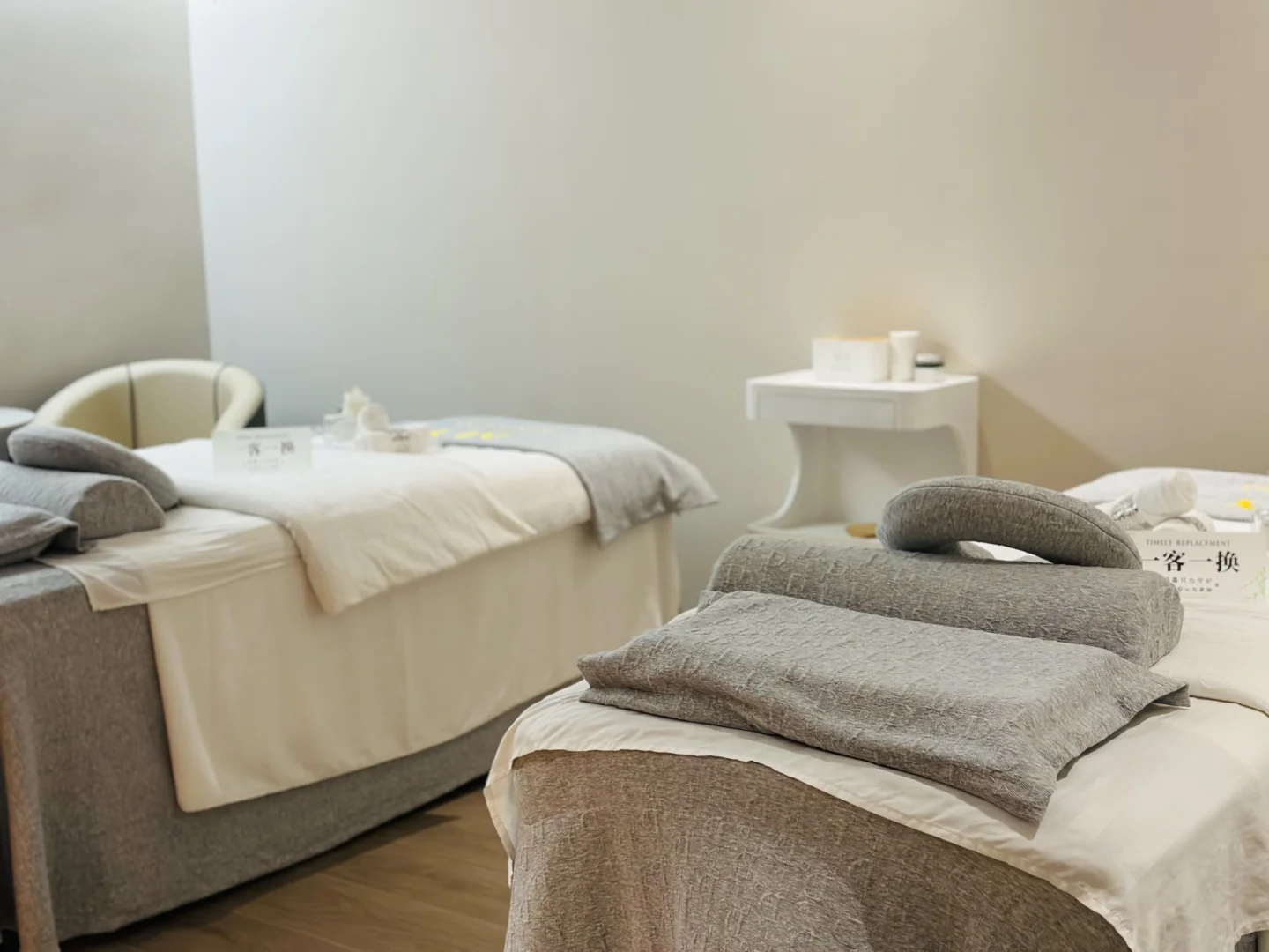 素颜出门探店 做完换了一张脸