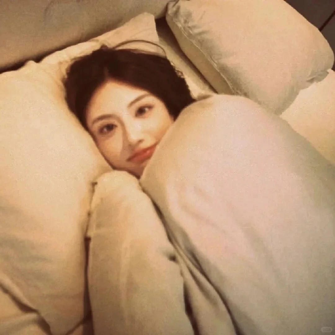 邂逅复古风女生头像