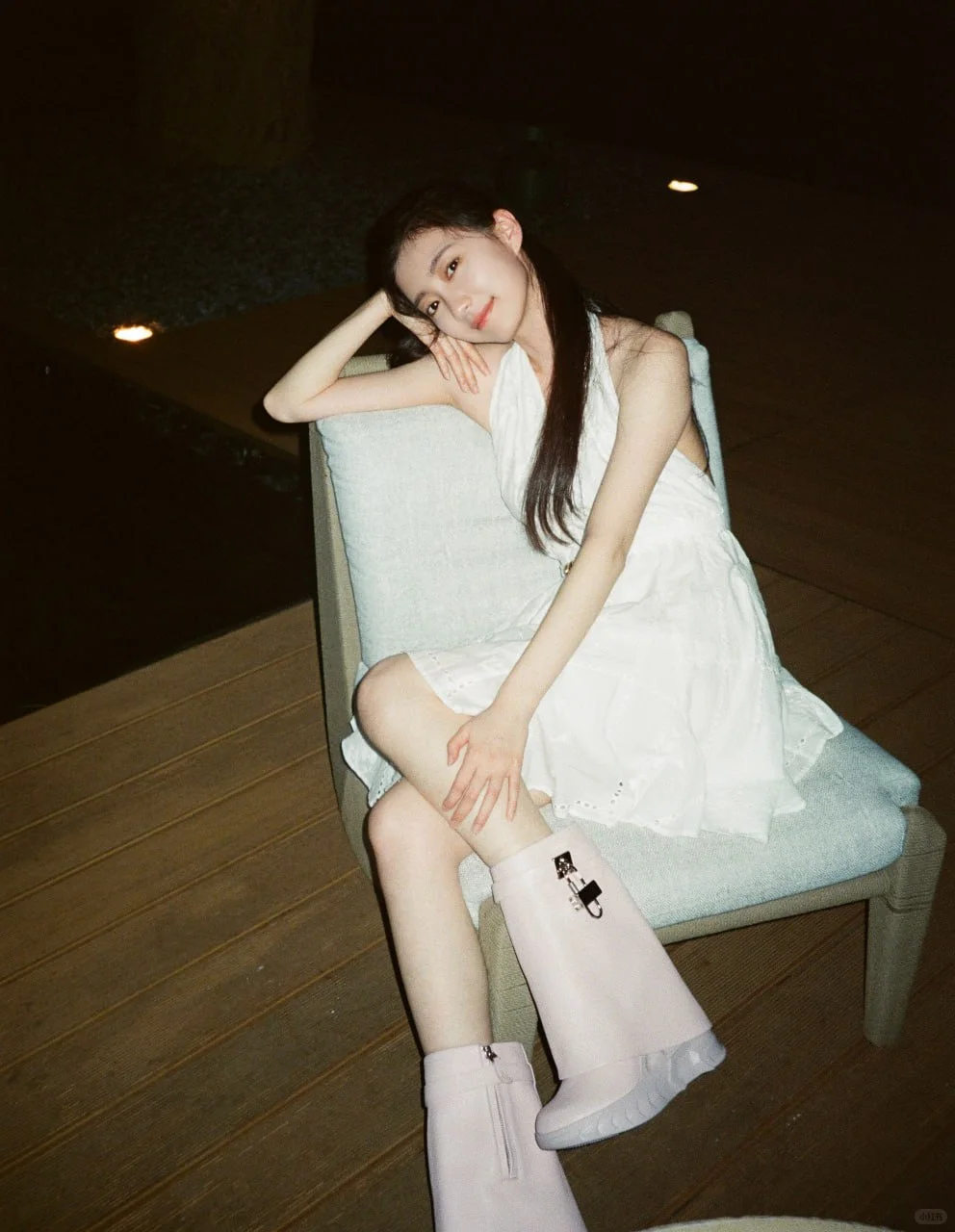 谁能想到 “电影感写真” 是 AI 生成的？