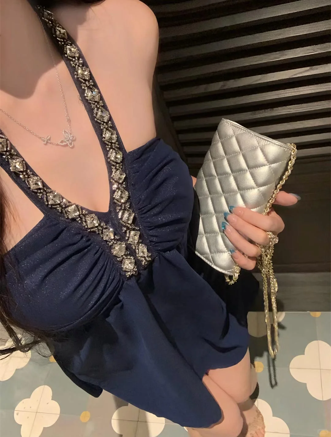 自带松弛感✨ 藏青挂脖裙绝绝子