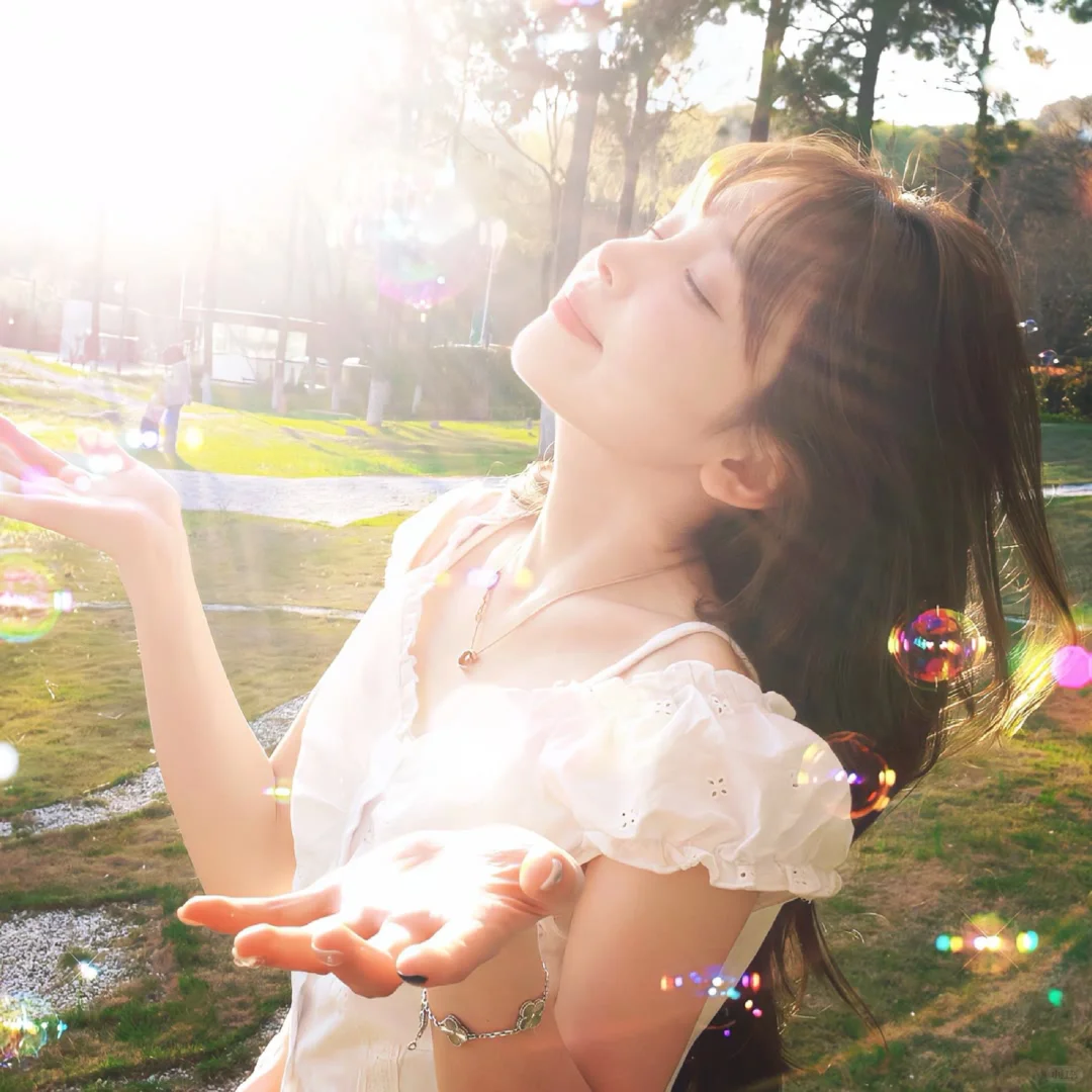 WeChat女头 | 丁达尔效应出现光就有了形状