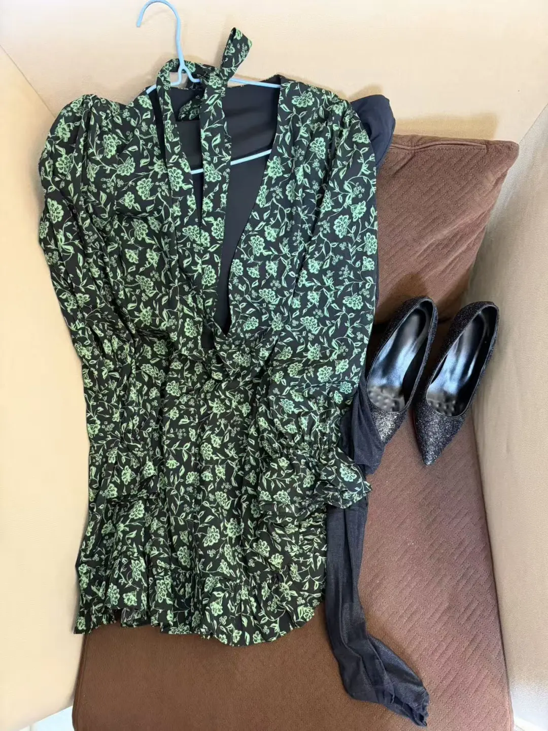 左滑🌺解锁日常穿搭。