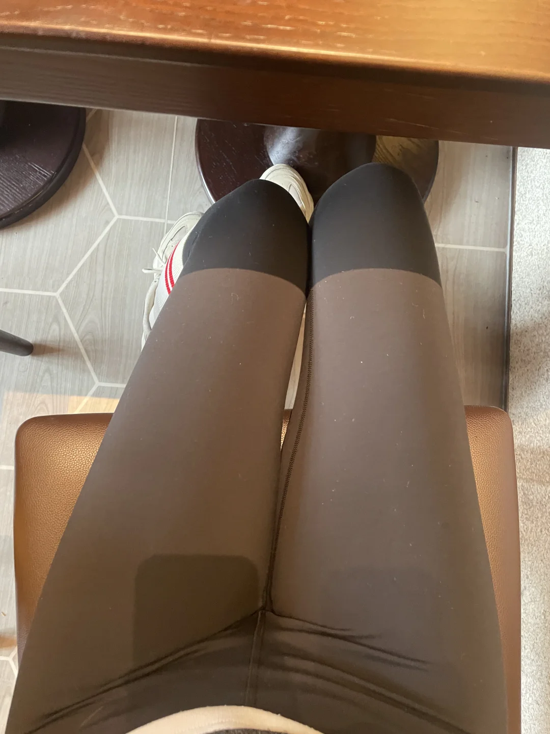 今天超酷的一双腿～～～