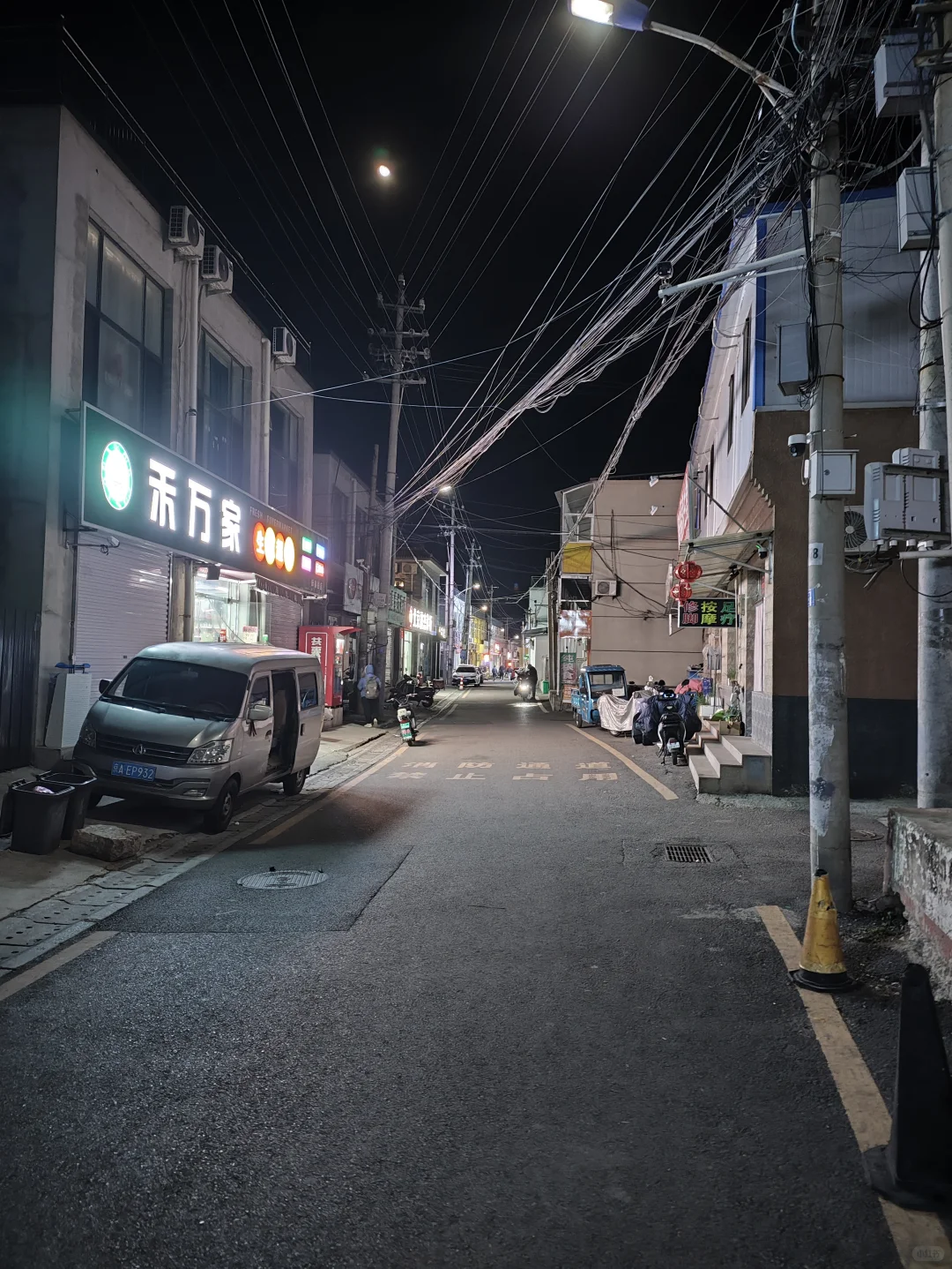 深夜逛街，竟然被小姐姐吹口哨