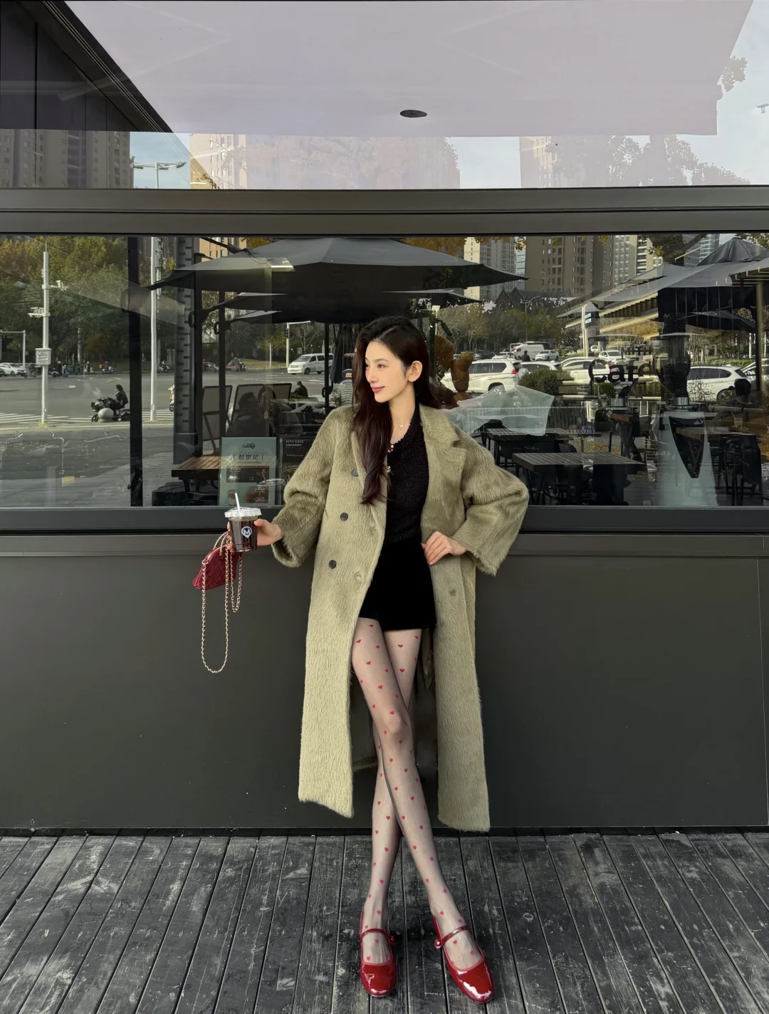 绿大衣➕红丝袜 绝美！